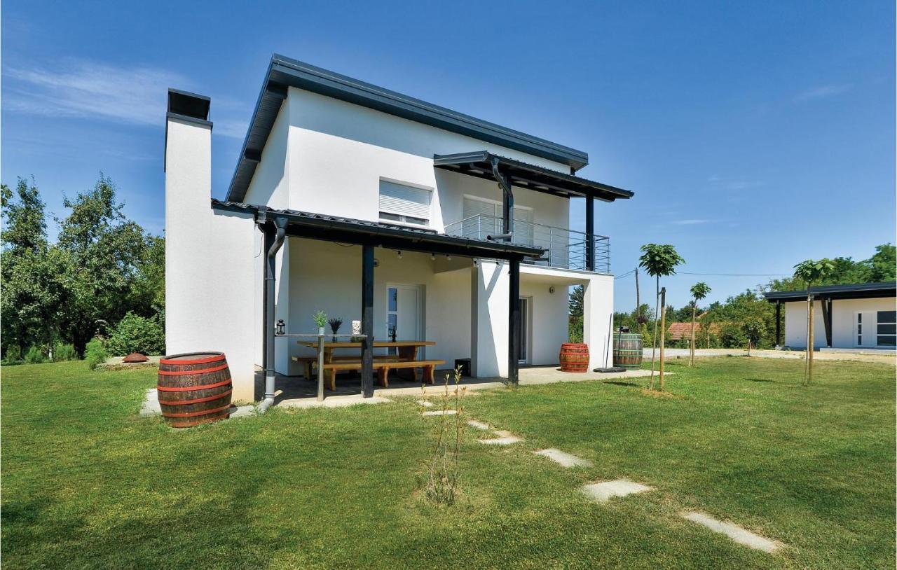 8 Bedroom Lovely Home In Durdevac Ðurđevac Esterno foto